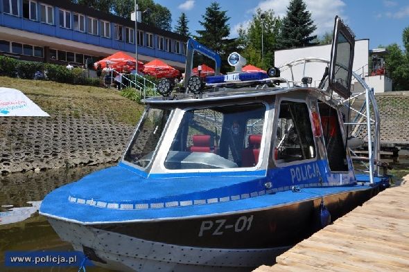 640-konna łódź pomoże policjantom - Nowa łódź dotrze tam, gdzie inni nie mogą