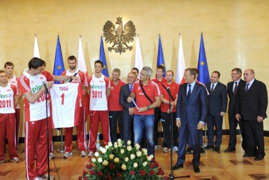 Premier na śniadaniu z siatkarzami - Premier na spotkaniu z siatkarzami