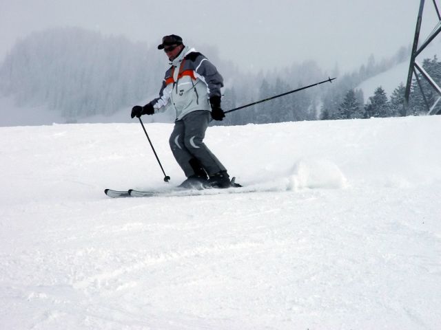 Nietrzeźwy narciarz dmuchnie w alkomat