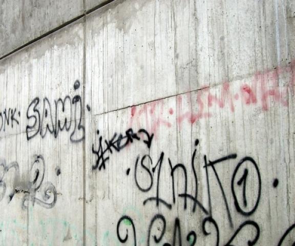 Jaka kara za faszystowskie grafitti?