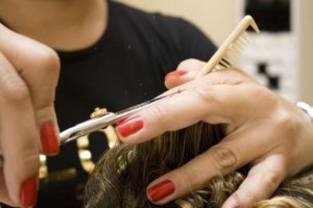 Nowa normalność – wytyczne dla fryzjerów, kosmetyczek i gastronomii