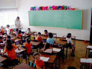 Jak polskie dzieci mogą korzystać z krajowej edukacji za granicą?